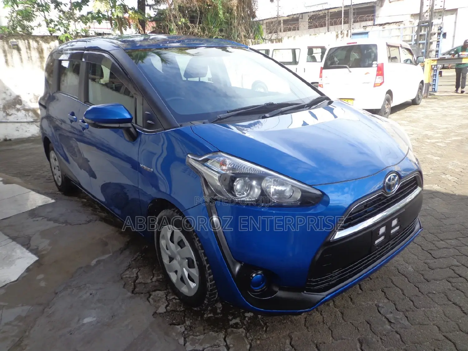 Toyota Sienta 1.5 Hybrid FWD 2016 Blue