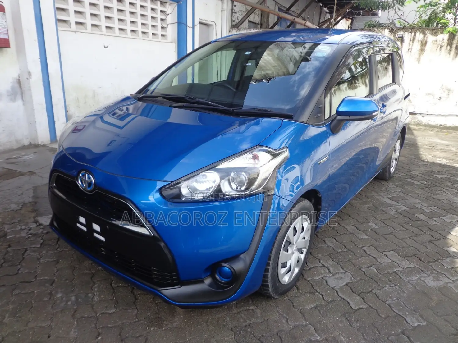 Toyota Sienta 1.5 Hybrid FWD 2016 Blue