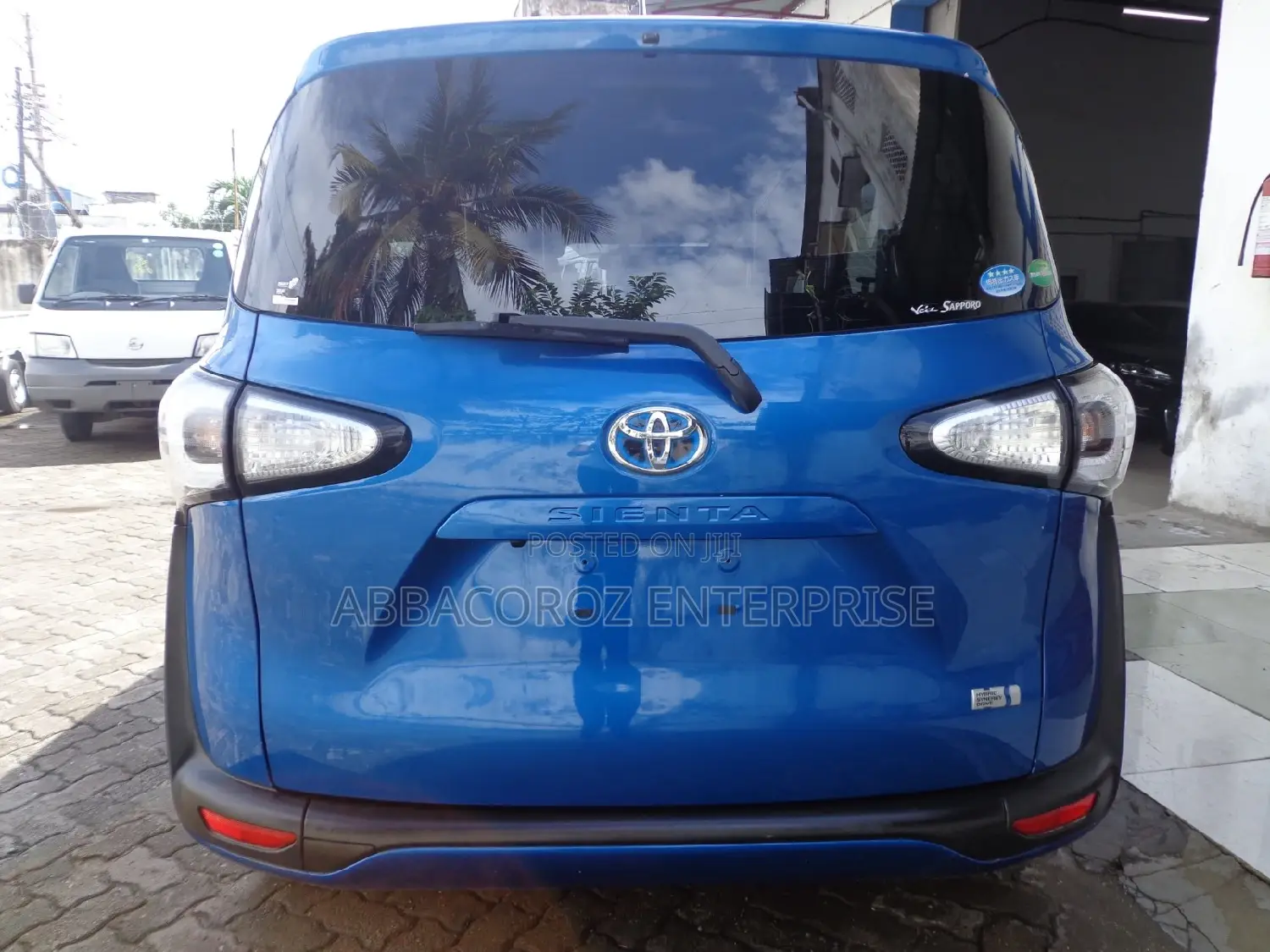 Toyota Sienta 1.5 Hybrid FWD 2016 Blue