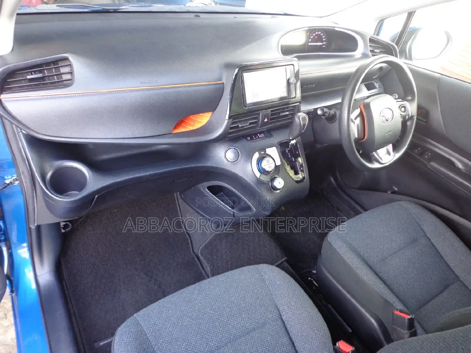 Toyota Sienta 1.5 Hybrid FWD 2016 Blue
