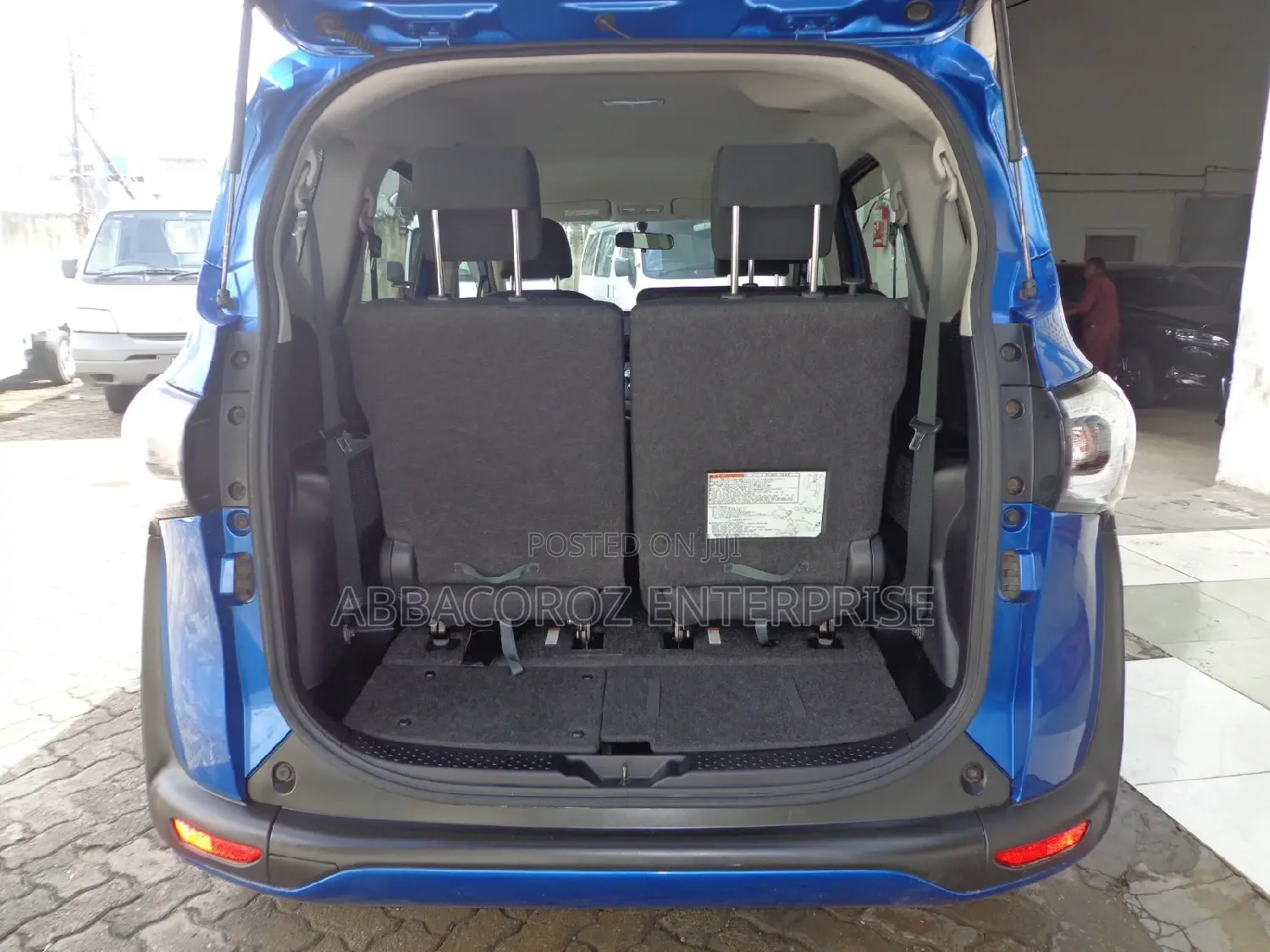 Toyota Sienta 1.5 Hybrid FWD 2016 Blue