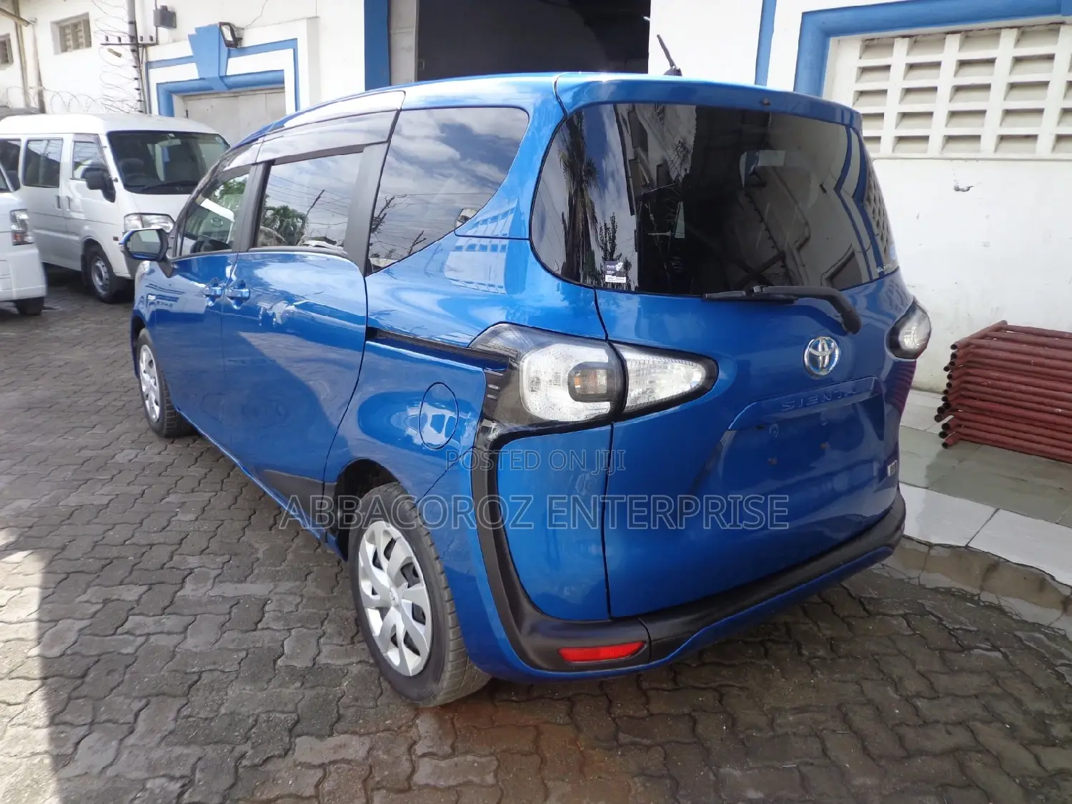 Toyota Sienta 1.5 Hybrid FWD 2016 Blue