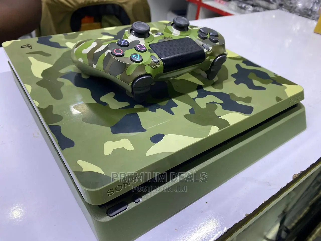 Combat Ps4 Slim With Controller