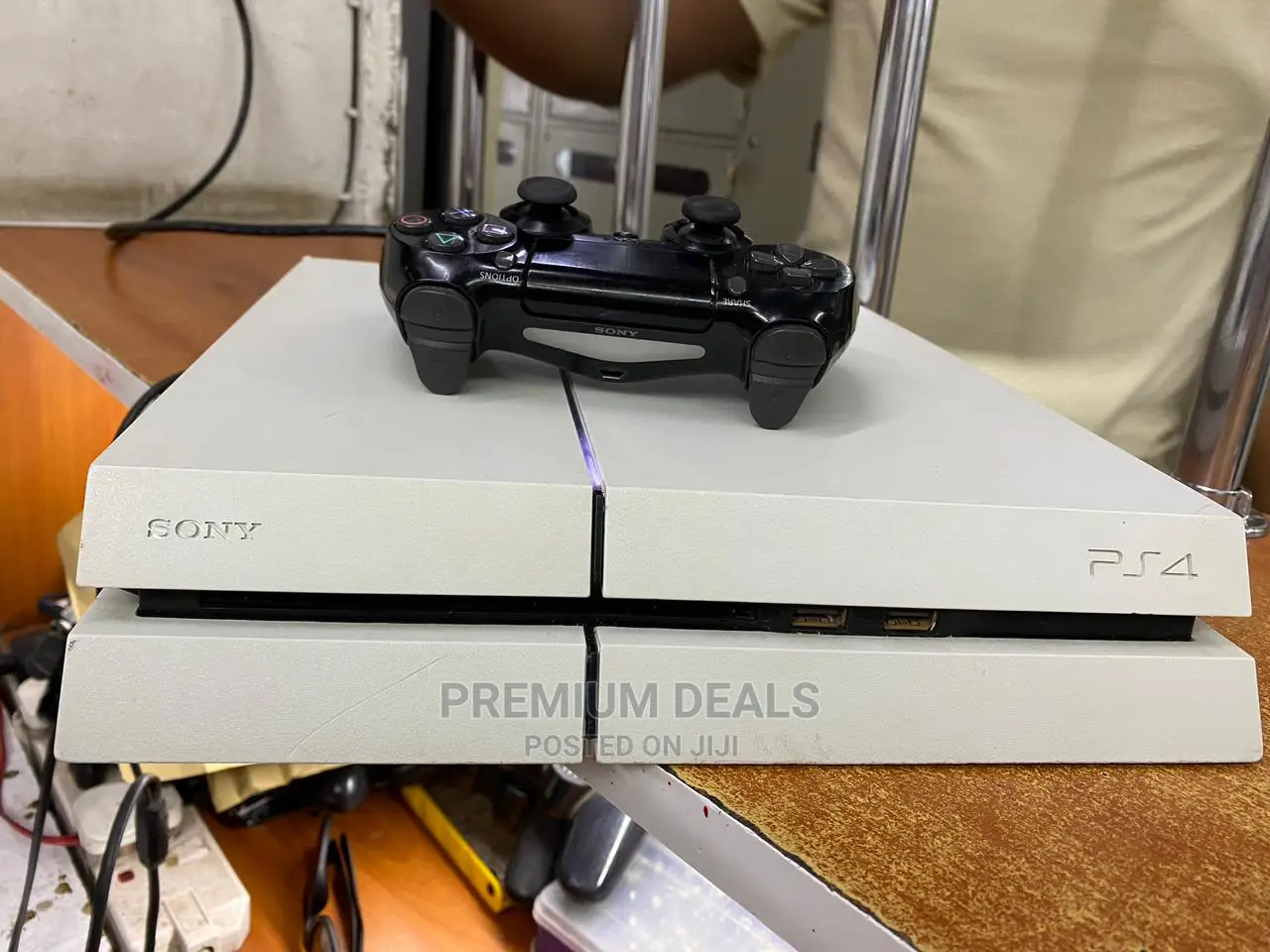 Simple White Ps4 Standard