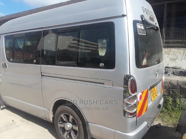 Toyota HiAce 2010 Silver