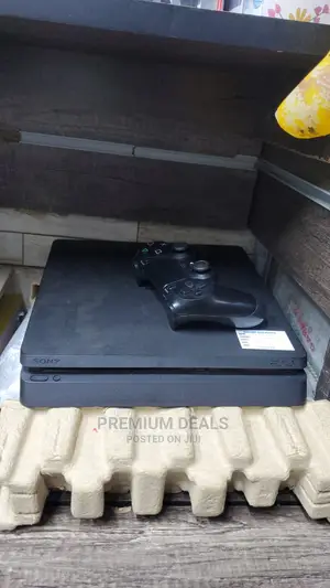 Chipped Slim Ps4 Console With 11games