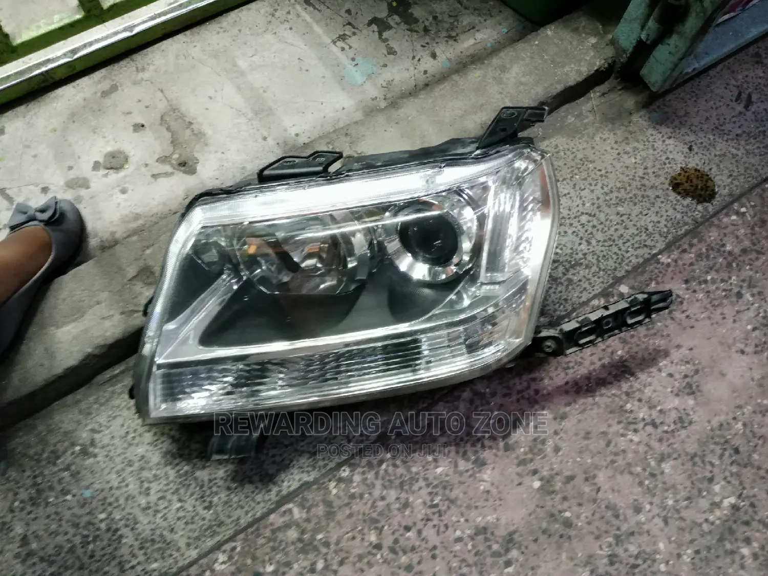 Suzuki Esqudo Headlight Xenon.