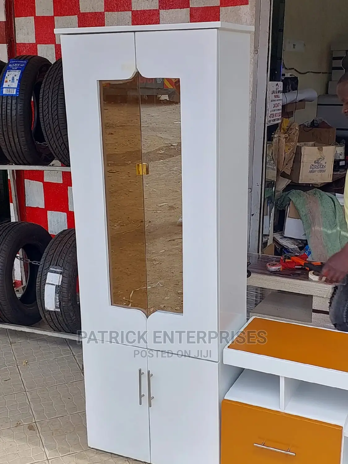 Morden Wooden Utensils Cabinet