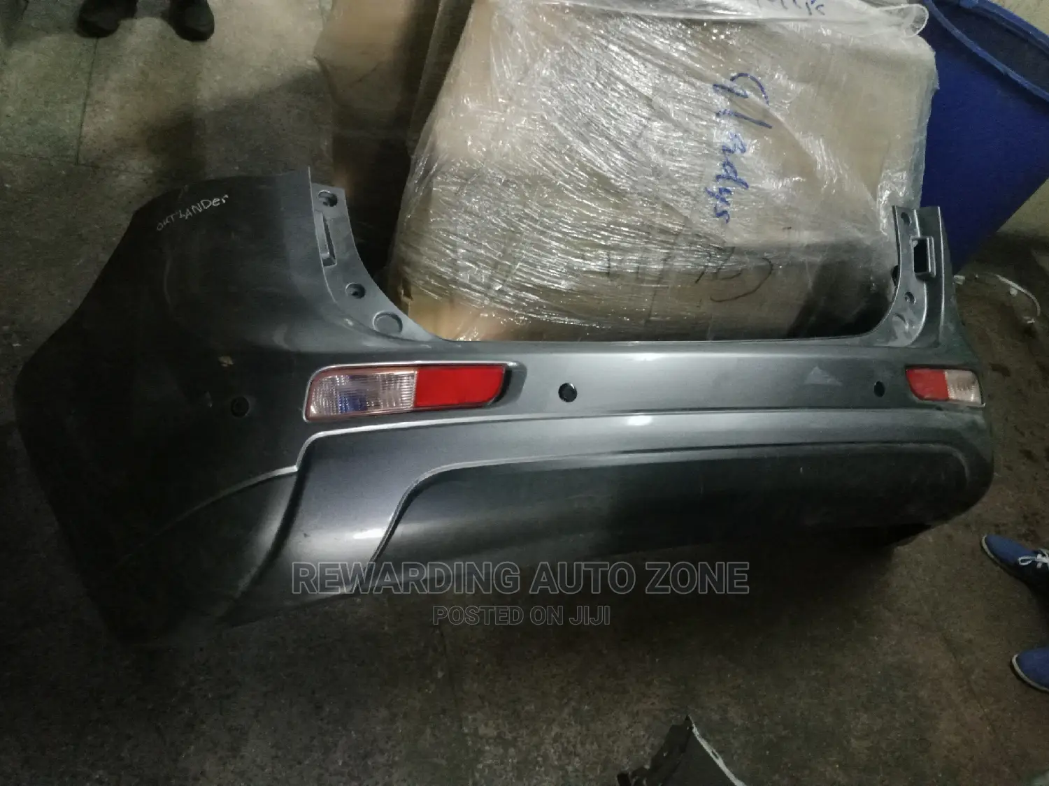 Mistubishi Outlander 2013 Rear Bumper.Complete