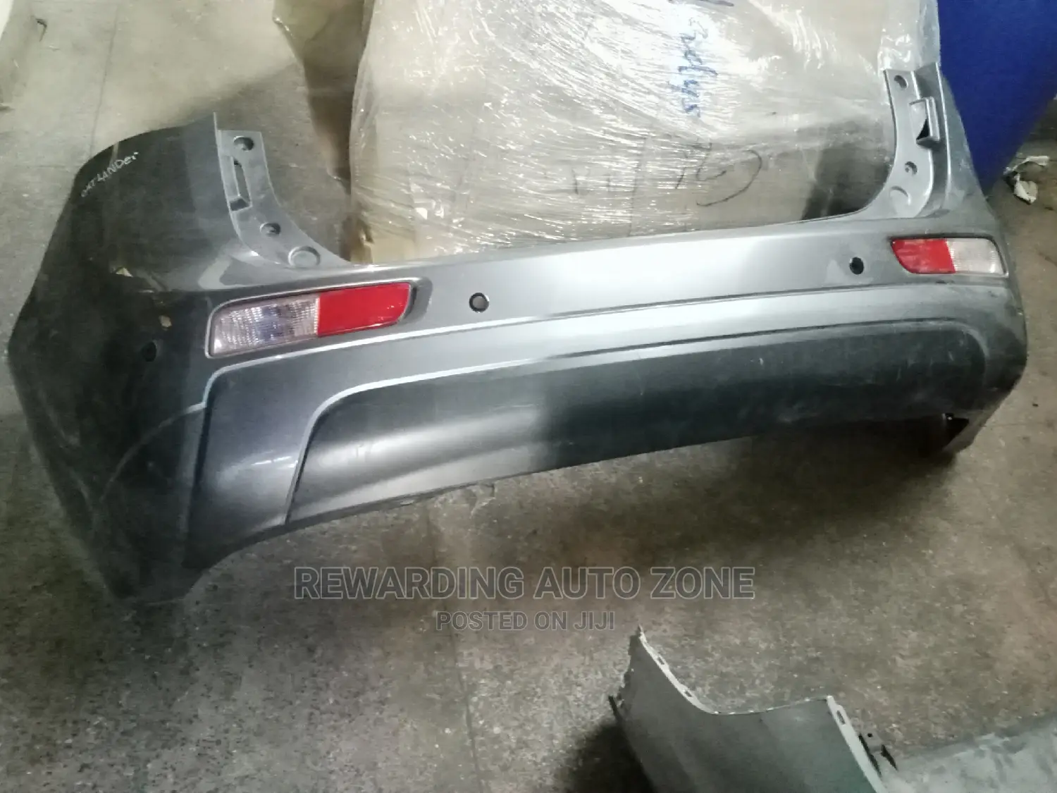 Mistubishi Outlander 2013 Rear Bumper.Complete