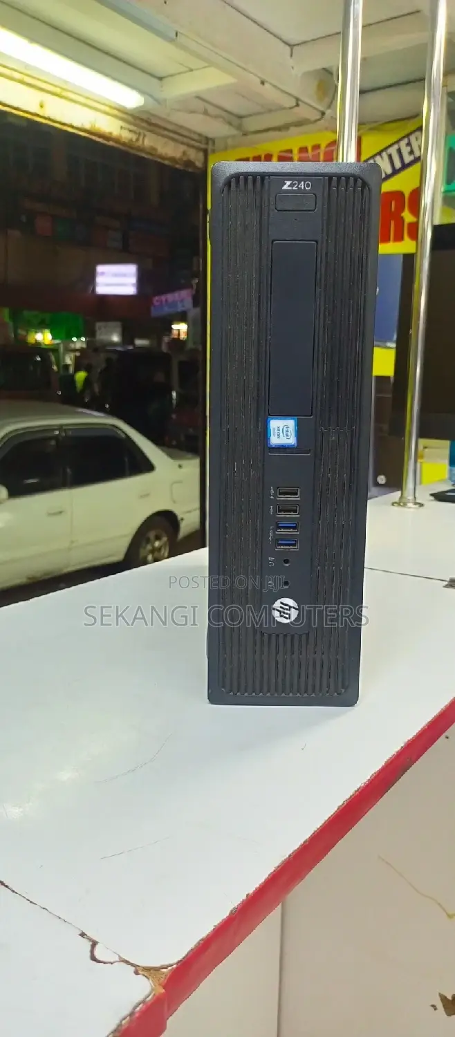 Desktop Computer HP Z240 8GB Intel Xeon HDD 500GB
