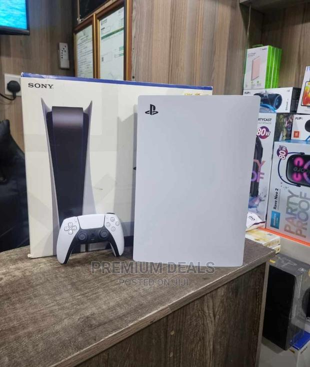 Slightly Used Ps5 Standard With Original Controller