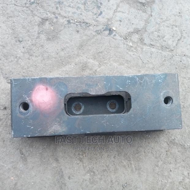 Suzuki Escudo Gear Box Mounting - thumbnail 2