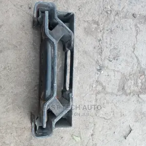 Suzuki Escudo Gear Box Mounting