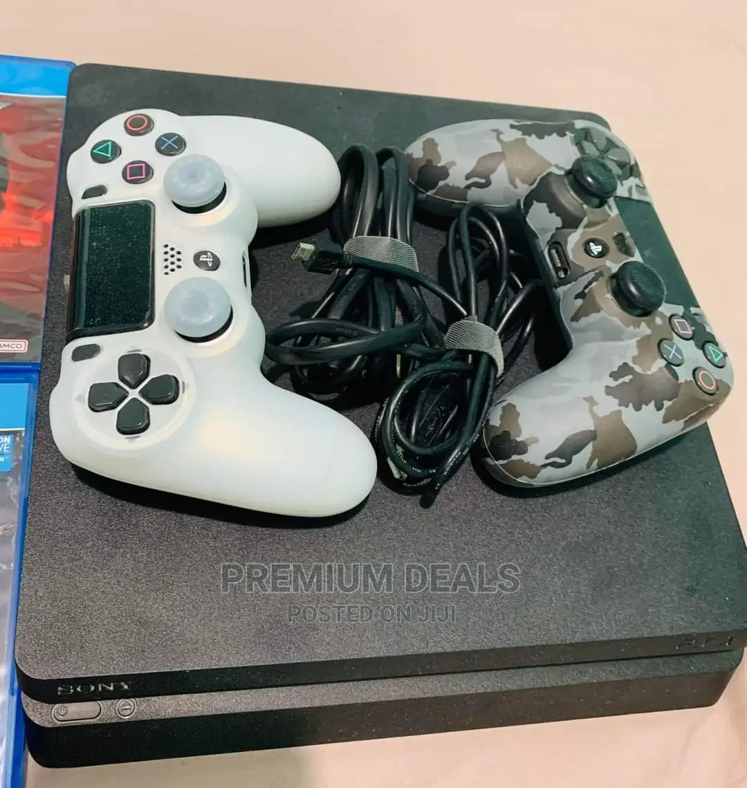 Complete Ps4 Slim With Controllers