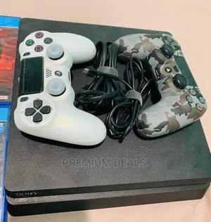 Complete Ps4 Slim With Controllers
