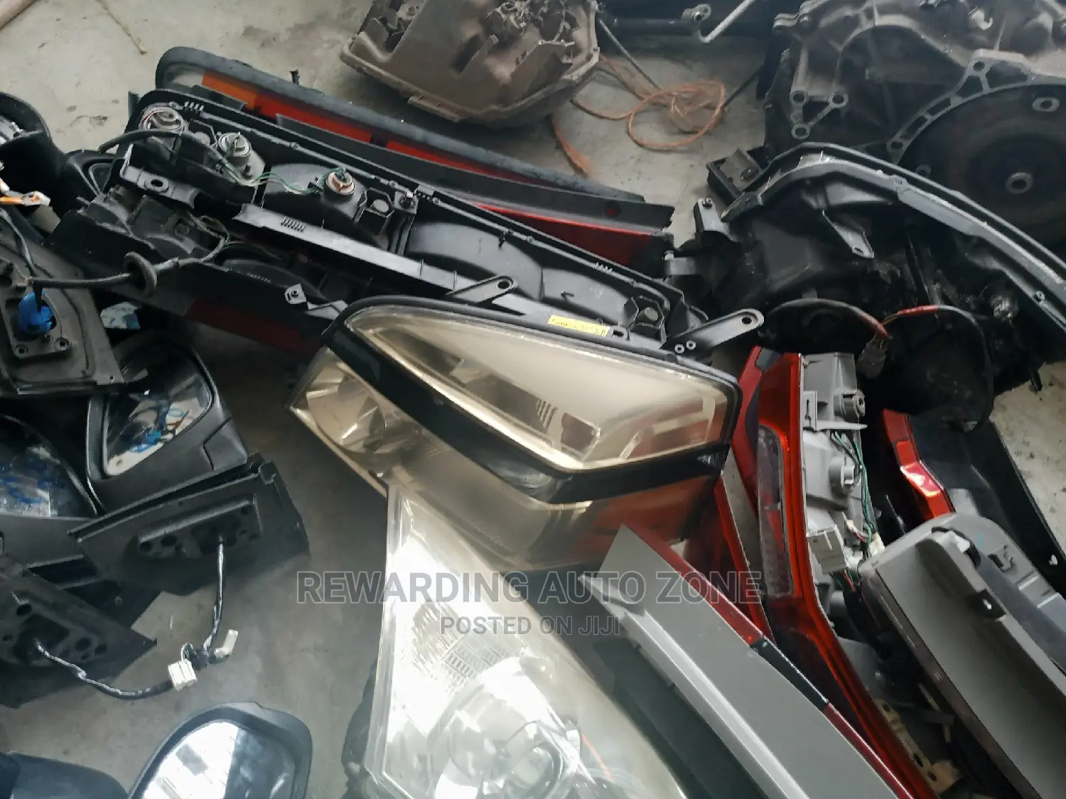 Voxy 2005 Headlight Xenon.