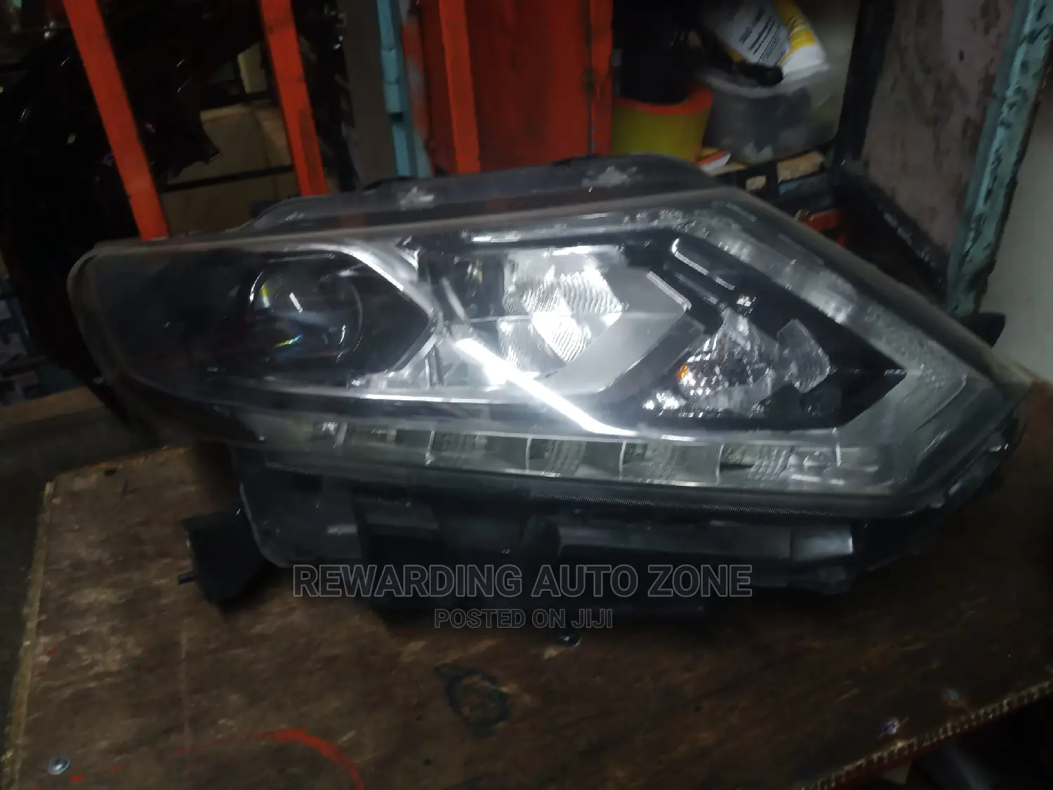 Nt36 Ex Trail. 2015 Headlight Xenon.