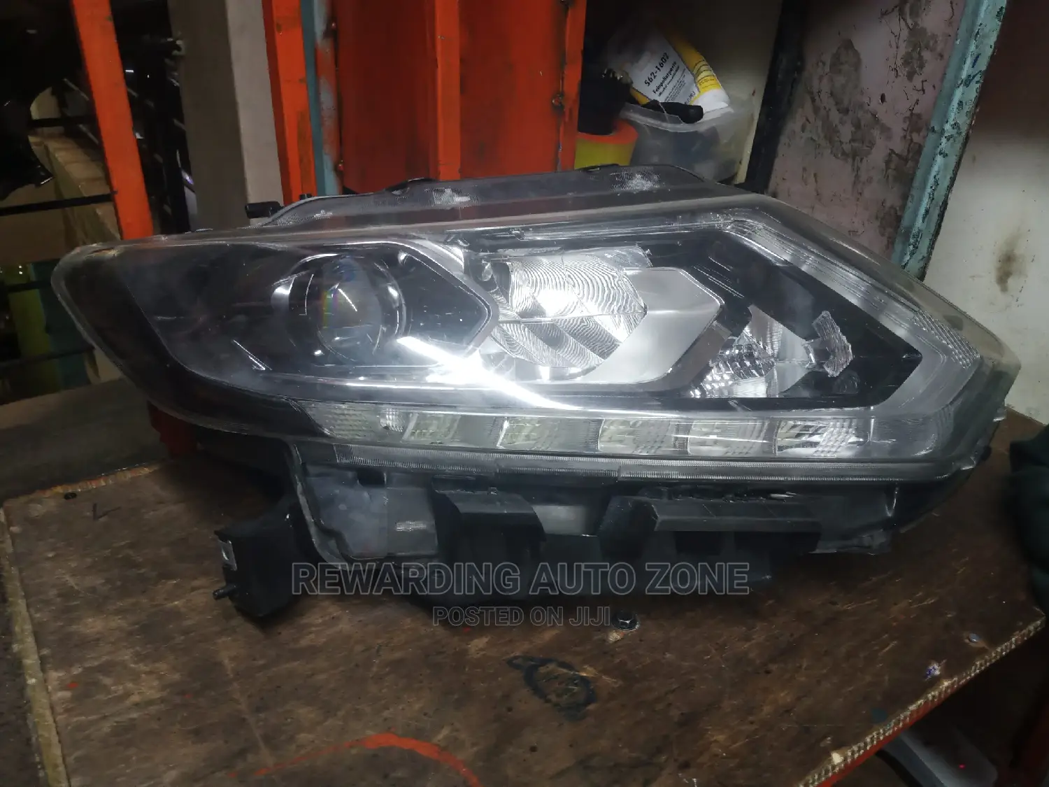 Nt36 Ex Trail. 2015 Headlight Xenon.