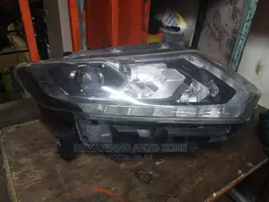 Nt36 Ex Trail. 2015 Headlight Xenon.