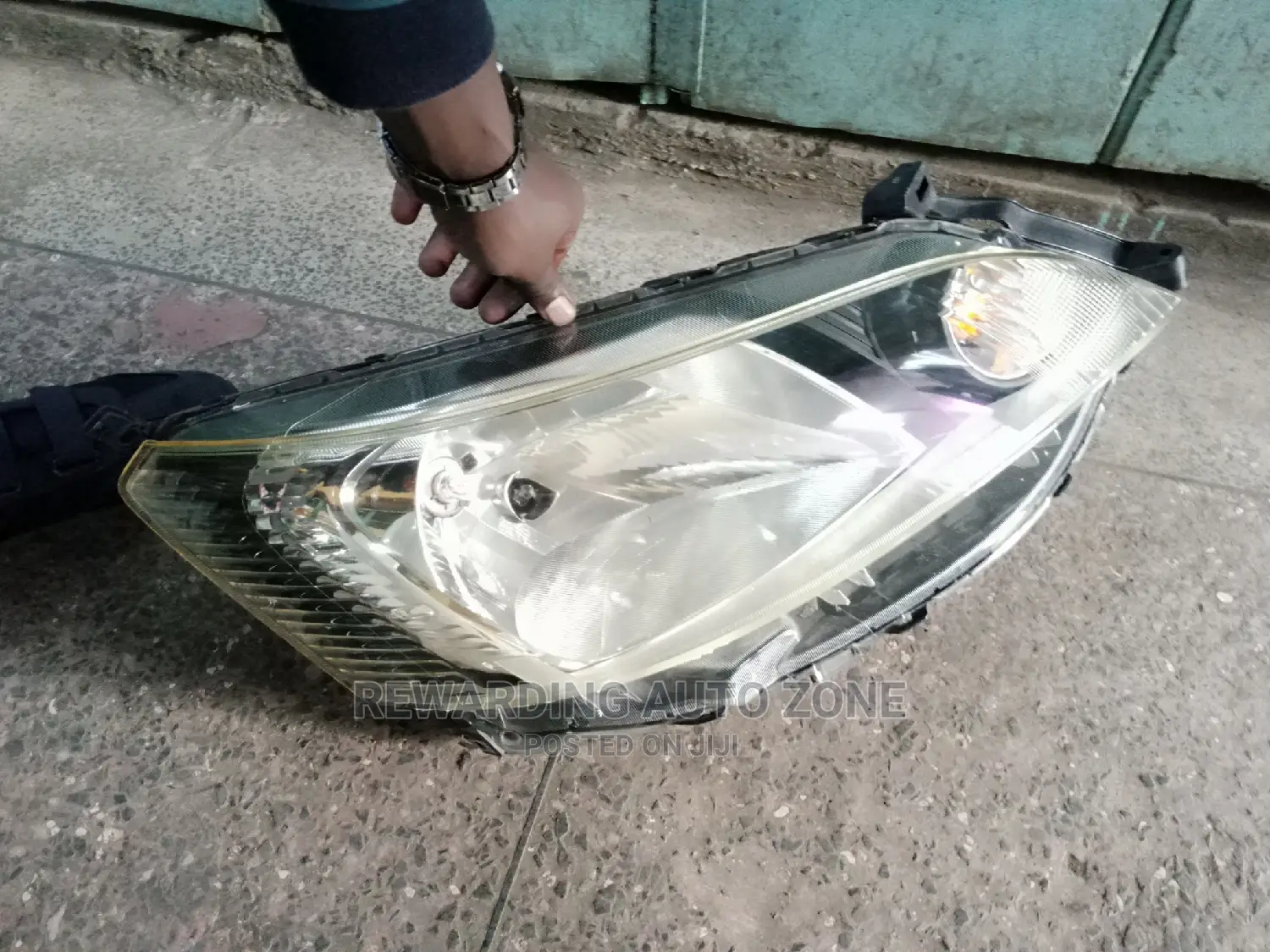 Nv200 Nissan Headlight.