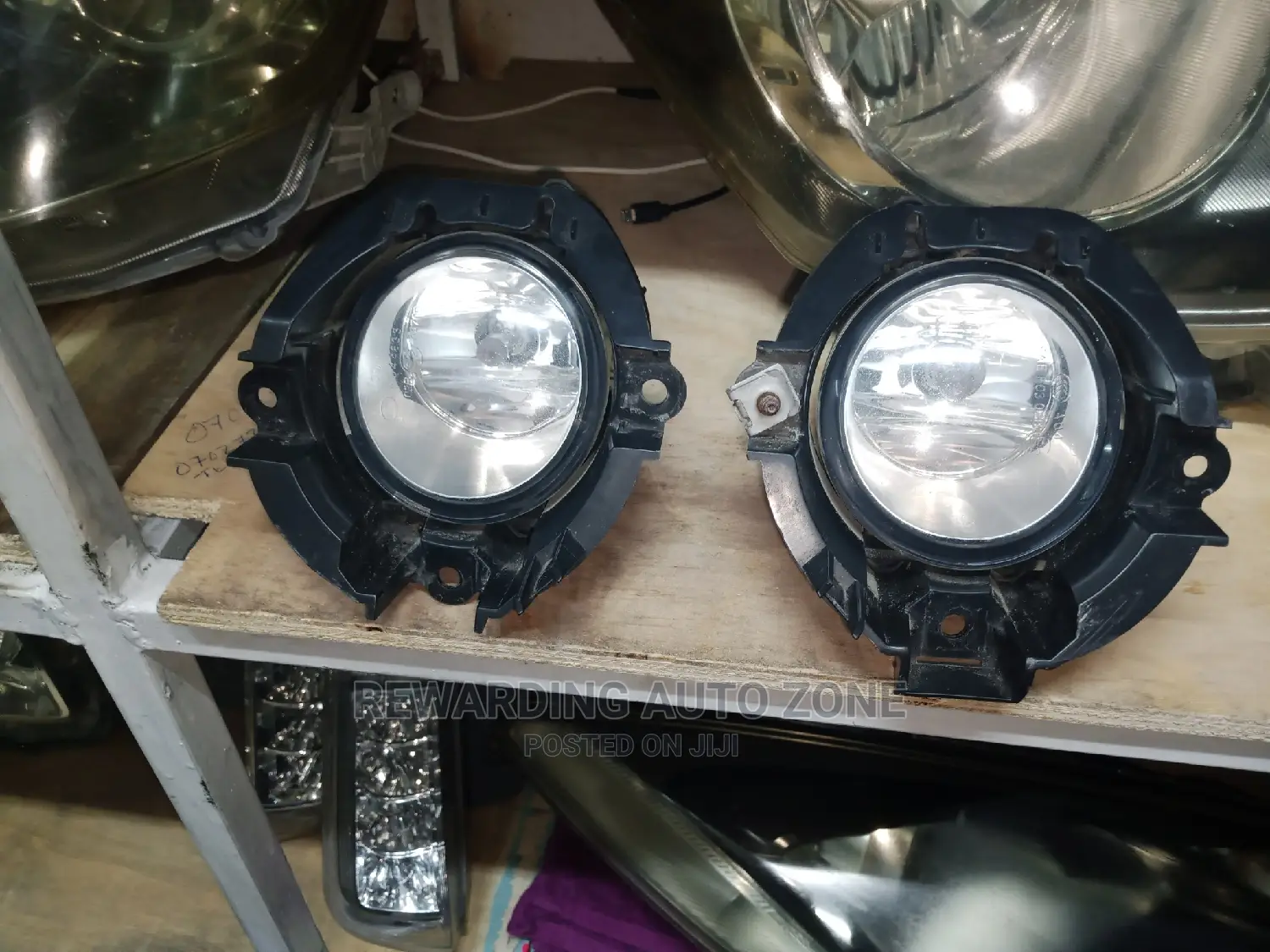 Voxy 2005 Foglights.