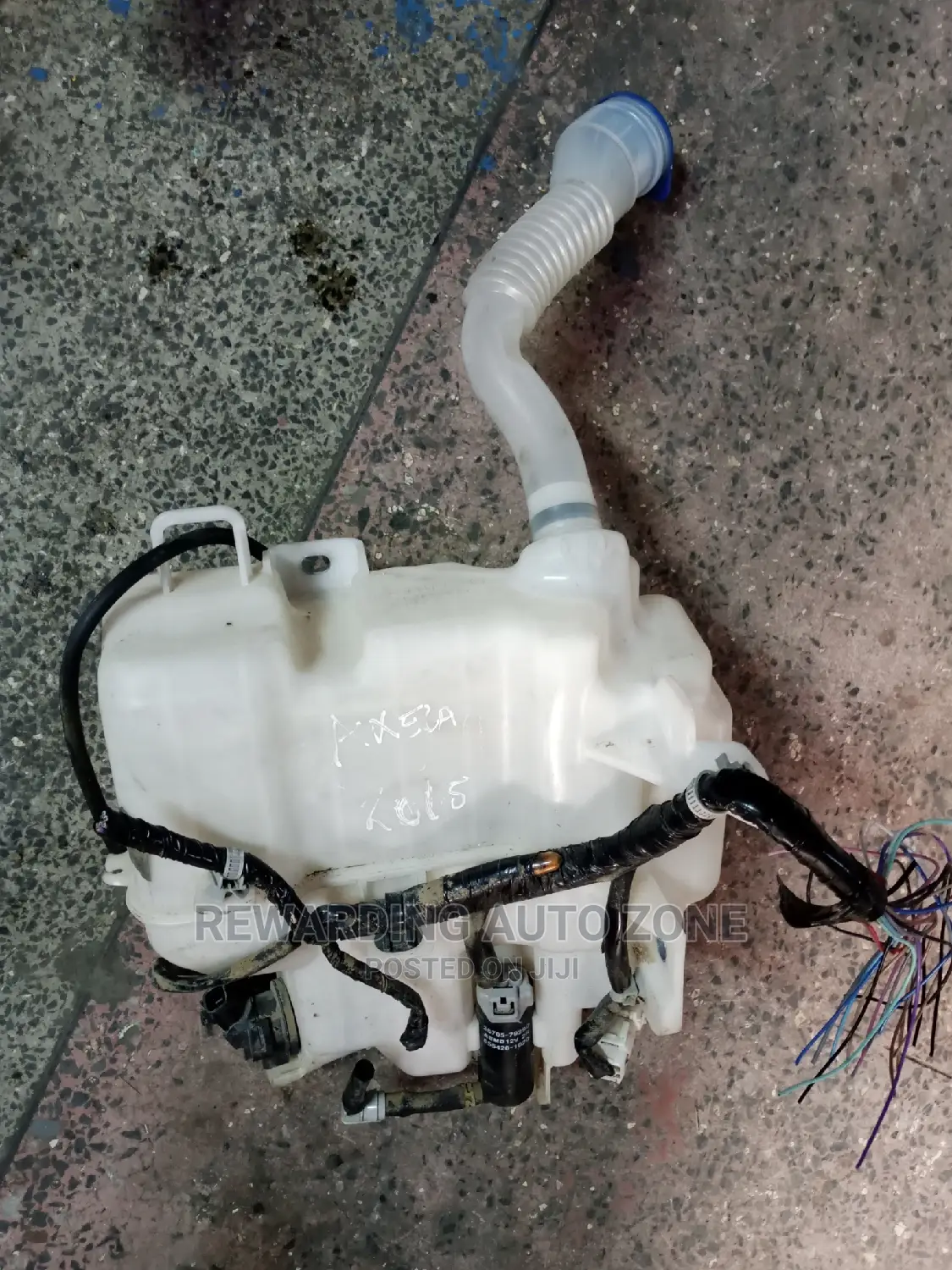 Axela Mazda 2013.Washer Bottle.