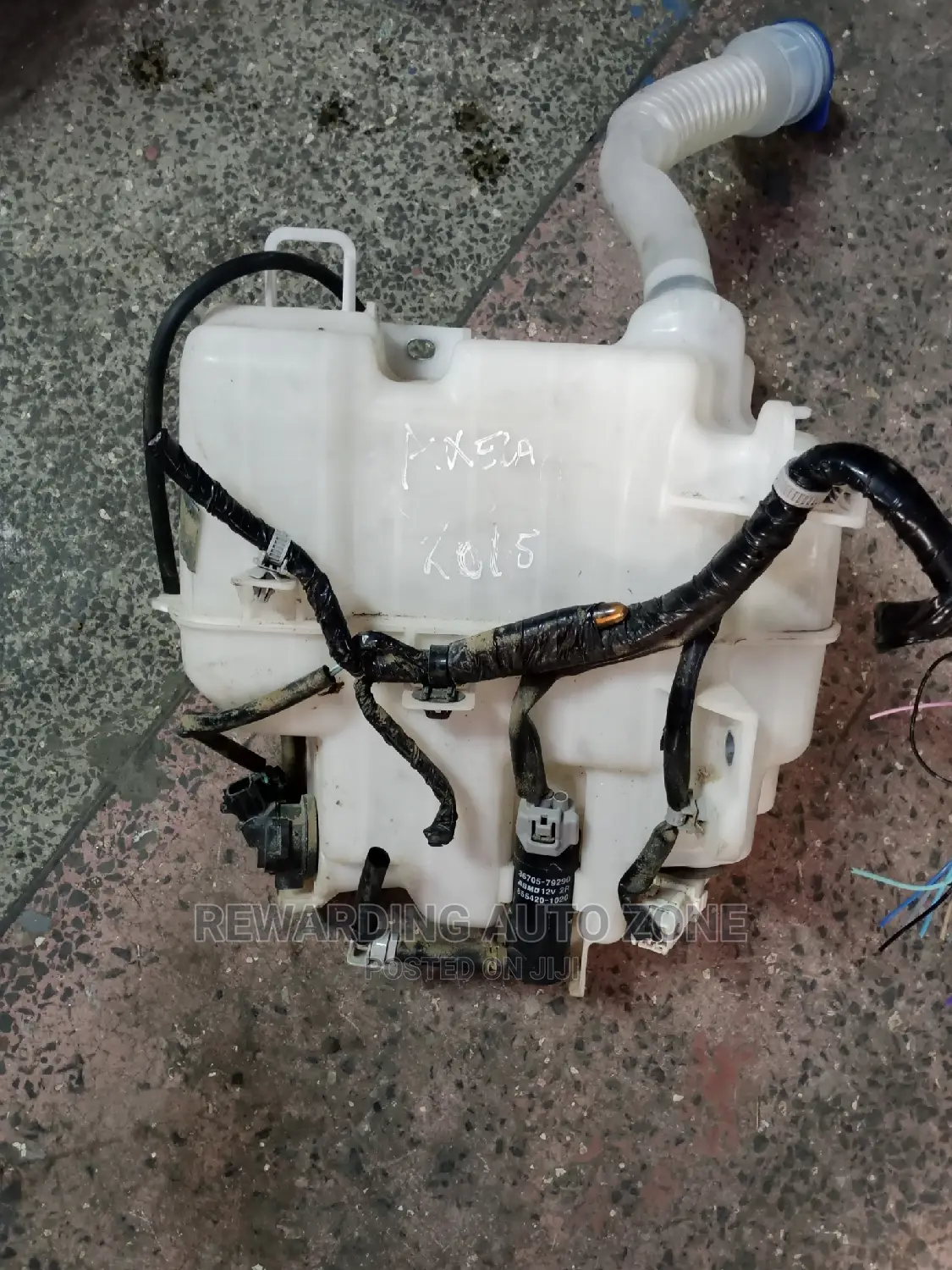 Axela Mazda 2013.Washer Bottle.