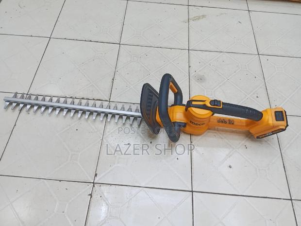 Cordless Fence Trimmer - thumbnail 4
