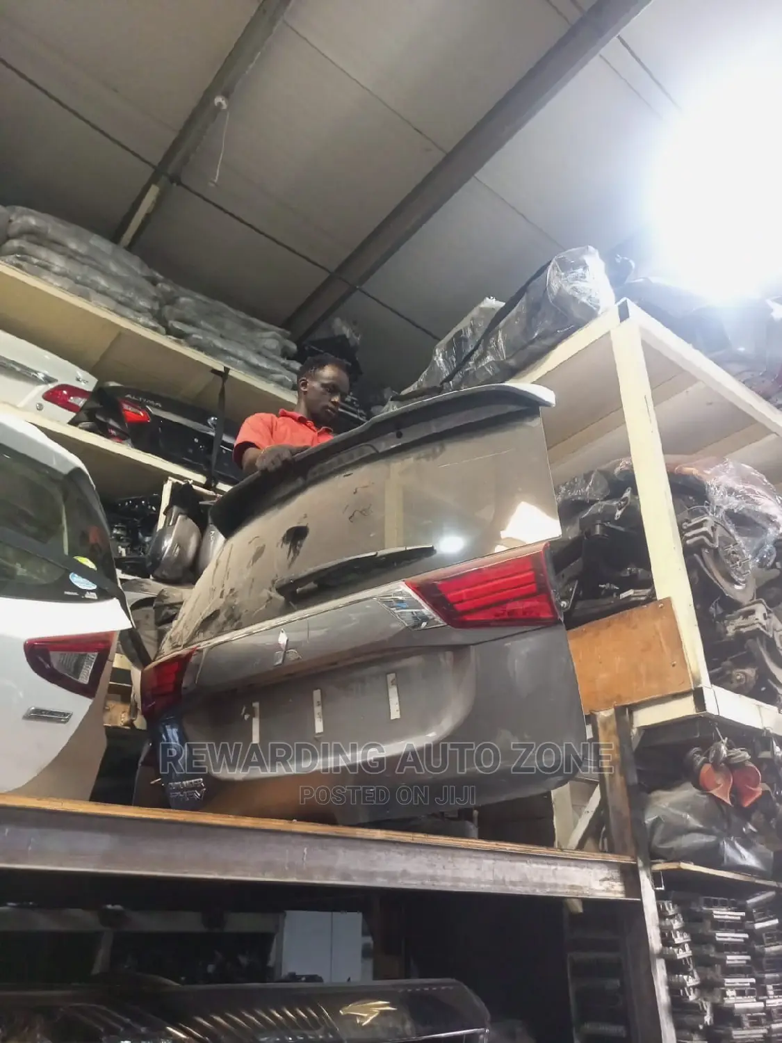 Outlander 2018 Tailgate.(Boot).