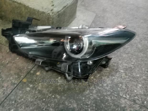 Axela 2013 Headlight Xenon