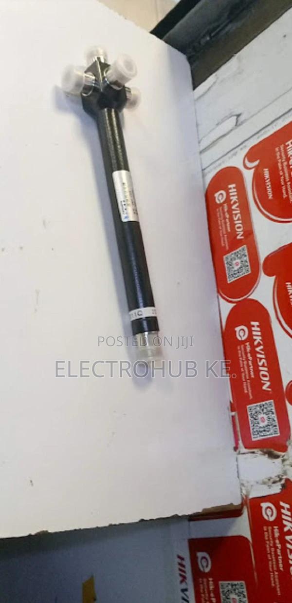 Reputable 4 Ways Signal Booster Power Splitter - main view