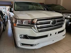 Toyota Land Cruiser 4.6 V8 ZX 2017 White