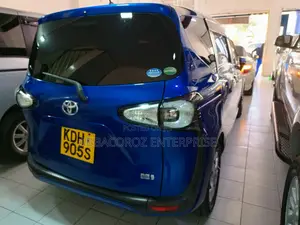 Toyota Sienta 1.5 FWD 2015 Blue