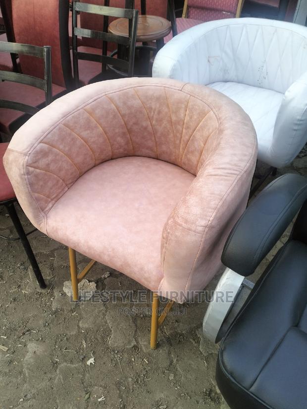 Styling Chairs for Makeup Artist - thumbnail 3