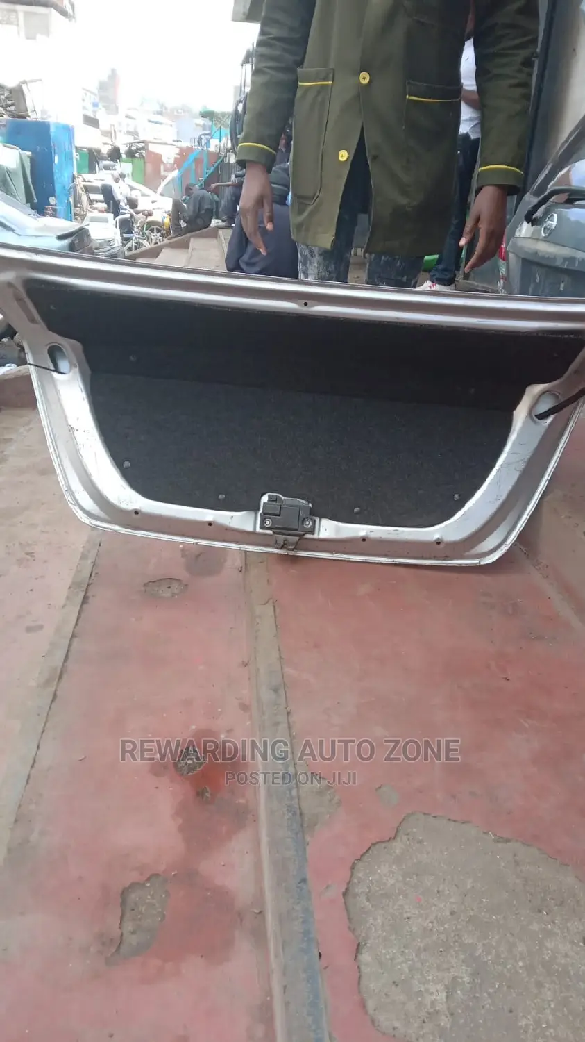 Axio 2010 Boot(Tailgate).