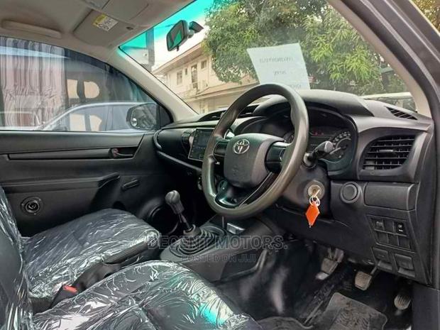 Toyota Hilux 2017 Gray - thumbnail 5