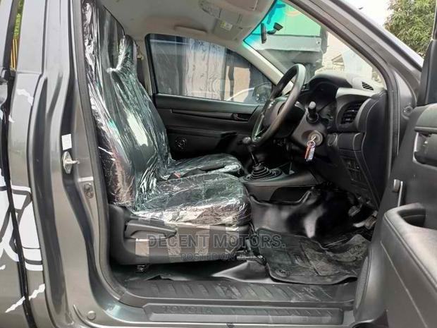 Toyota Hilux 2017 Gray - thumbnail 7