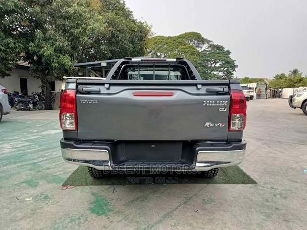 Toyota Hilux 2017 Gray - thumbnail 13