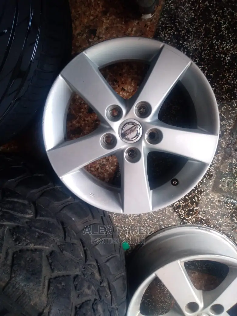 Size 15 Inches Nissan Alloy Rims Set