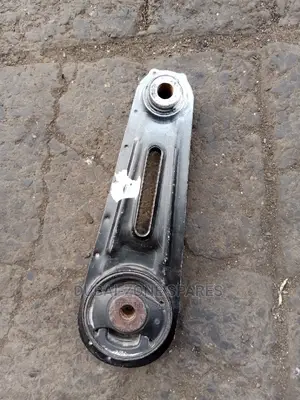Gearbox Mount Nissan Serena, Lafesta, Extrail Available.