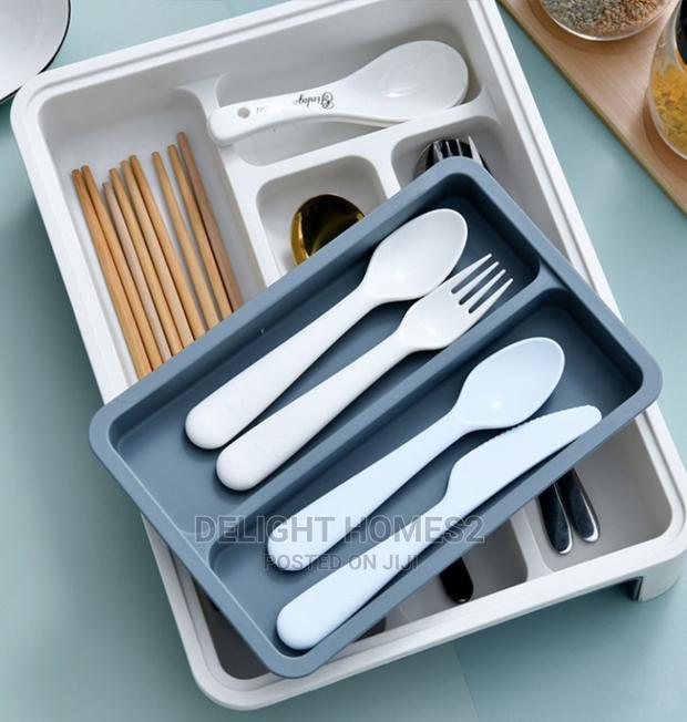 Expandable Kitchen Drawer Organizer / Cutlery Organizer