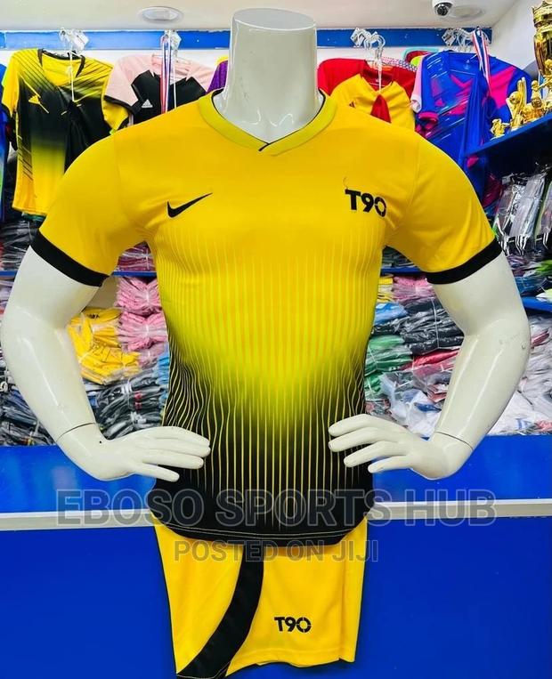 Latest Football Kit - thumbnail 2