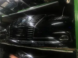 Toyota Crown Royal 2018 Nosecut
