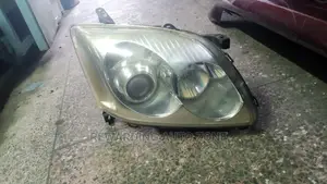 Avensis 2005 Headlight Xenon.