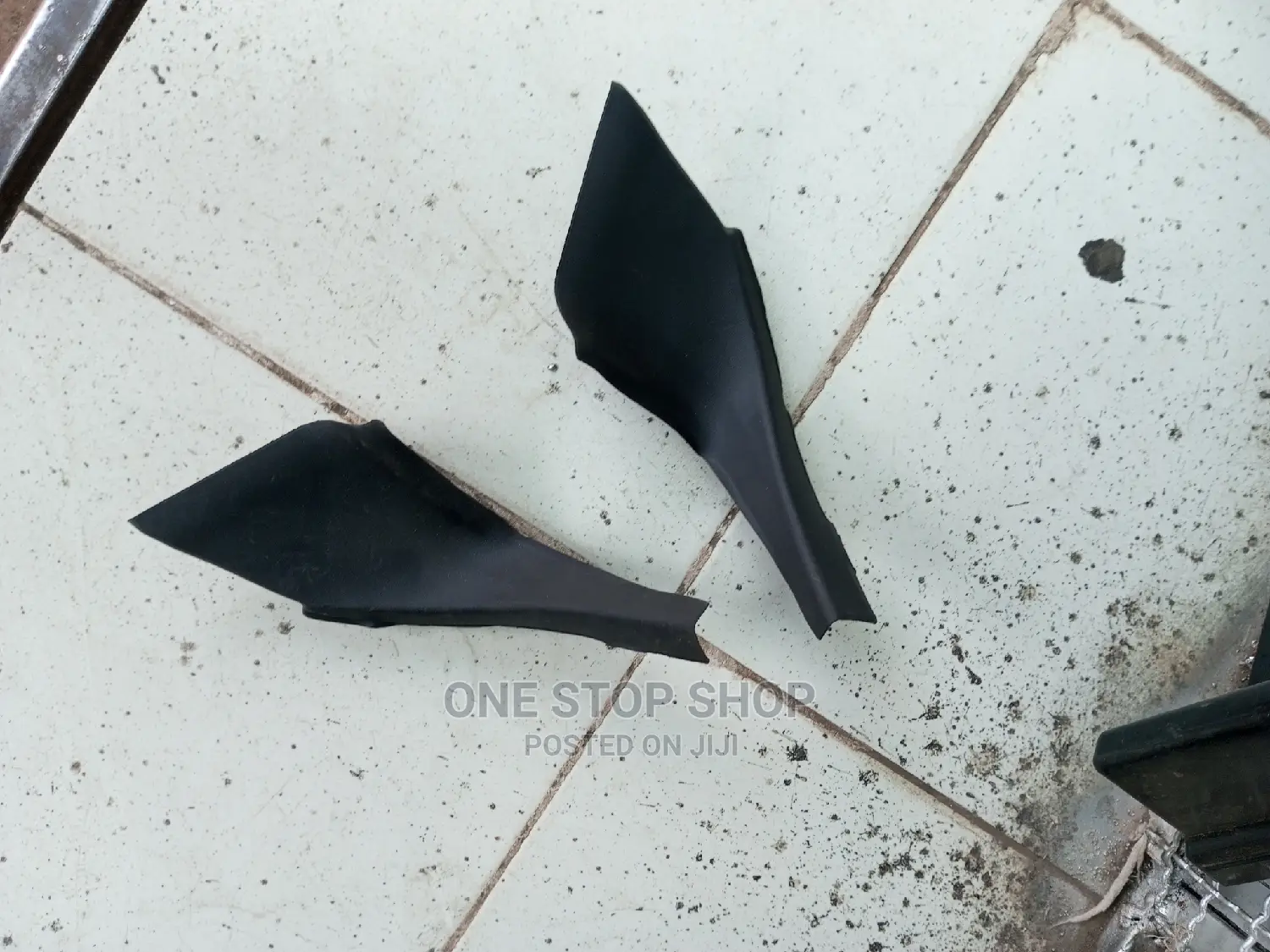 Replacement Windscreen Finisher for Prado 150