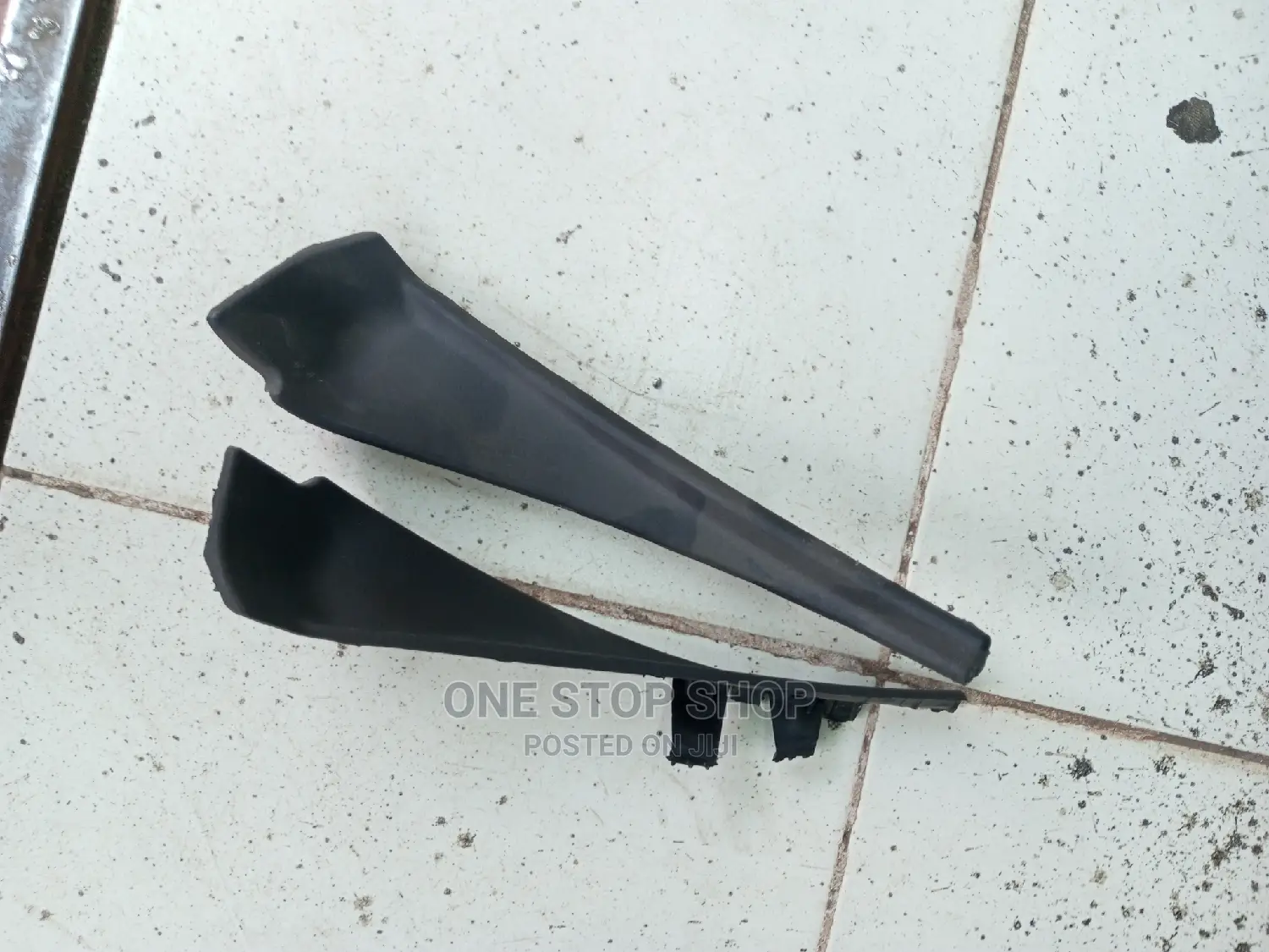 Xtail T32 Windscreen Finisher ( Each)