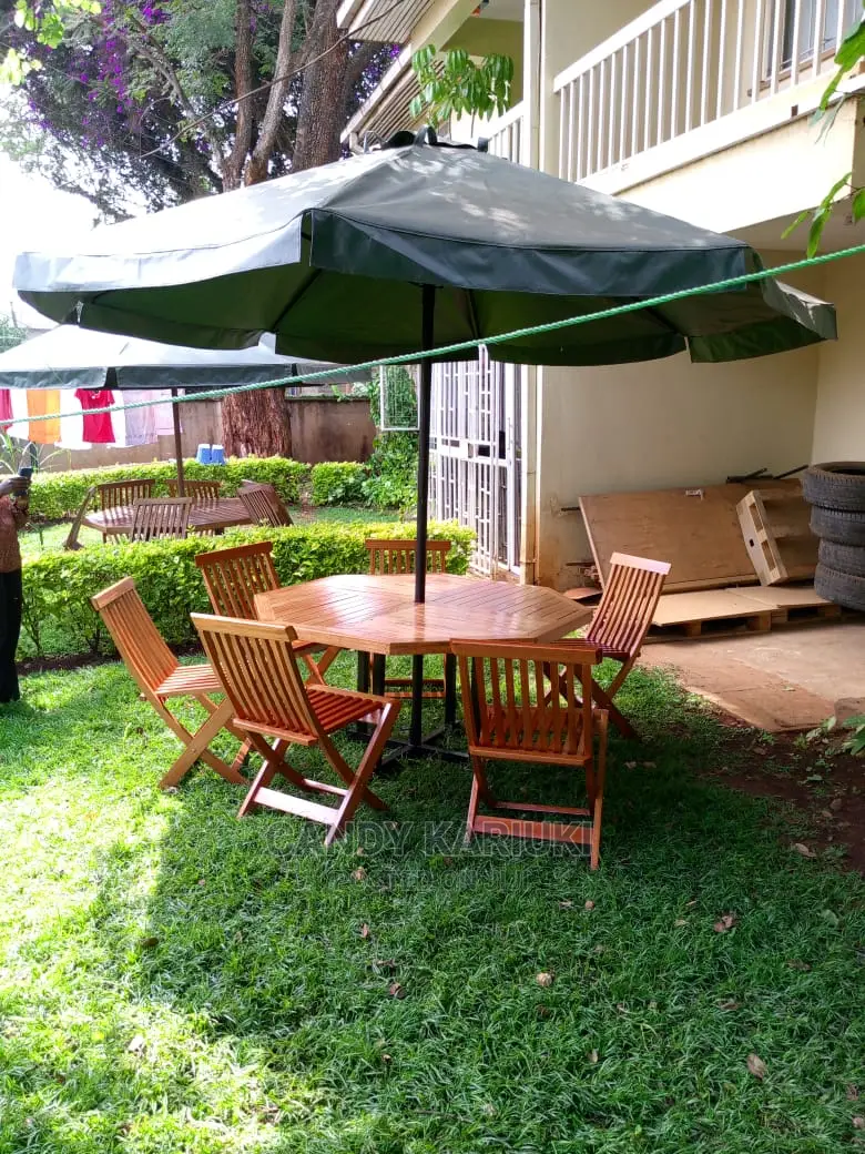 6 Seater Foldable Outdoor Set Plus an Umbrella