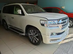Toyota Land Cruiser 4.6 V8 ZX 2020 Pearl