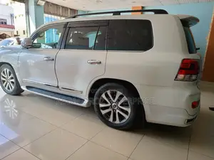 Toyota Land Cruiser 4.6 V8 ZX 2020 Pearl